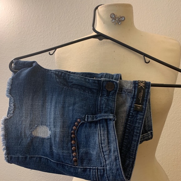 Shorts - Picture 2 of 3